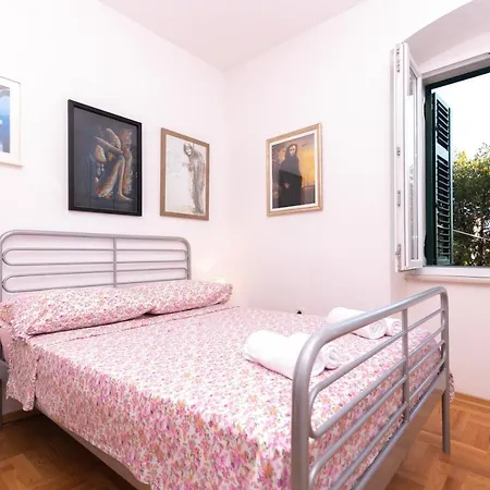 Antique Beautiful In Center With Terrace & Sea View Daire *