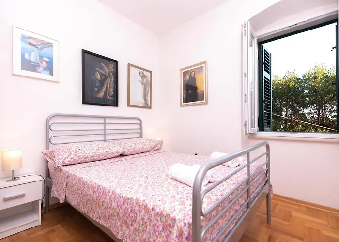 Antique Beautiful In Center With Terrace & Sea View Lejlighed *